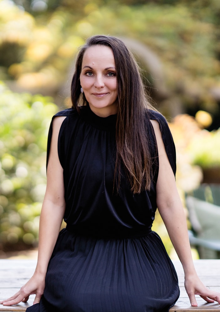 Donna Horwood, your trusted property expert in the Pam Golding PropertiesHyde Park office.