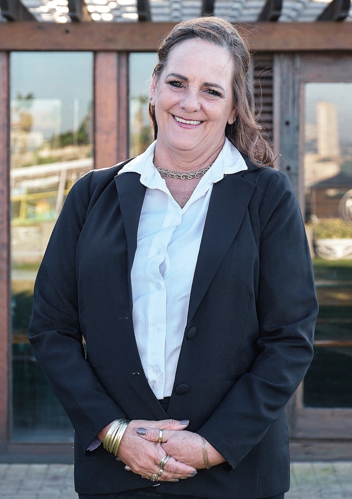 Beverley Roode, your trusted property expert in the Pam Golding PropertiesAmanzimtoti office.