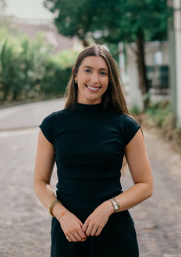 Alexandra Van Den Heever, your trusted property expert in the Pam Golding Properties Southern Suburbs office. Alexandra Van Den Heever, your trusted property expert in the Pam Golding PropertiesSouthern Suburbs office.