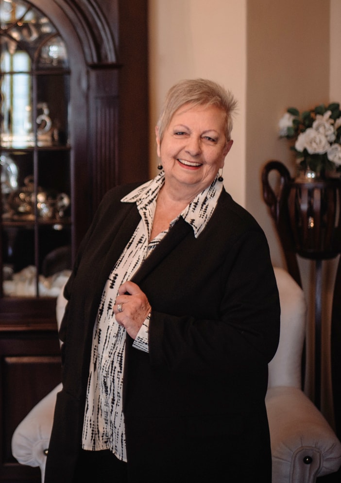 Elsa Van Tonder, your trusted property expert in the Pam Golding Properties Mashishing (Lydenburg) office. Elsa Van Tonder, your trusted property expert in the Pam Golding PropertiesMashishing (Lydenburg) office.