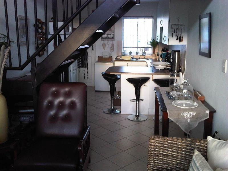 Loft let in Paarl - TKL1695460 Loft let in Paarl - TKL1695460