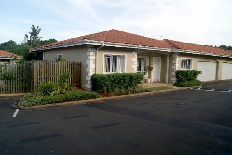 Townhouse let in Durban North - 1ND1725392 Townhouse let in Durban North - 1ND1725392