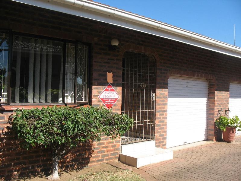 Townhouse for sale in Scottburgh - 1si1088145 Townhouse for sale in Scottburgh - 1si1088145