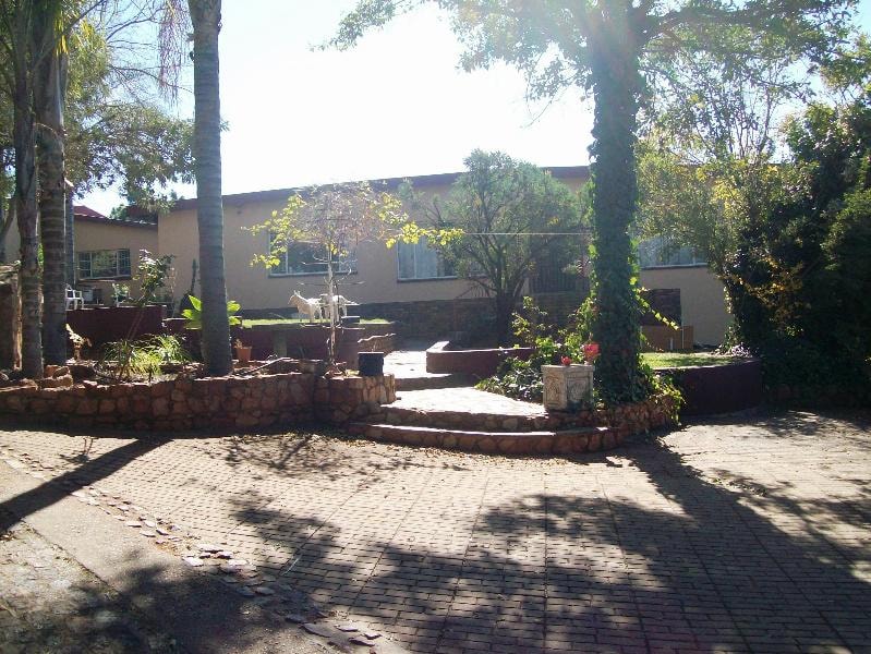 Smallholding for sale in Zandfontein, Hartbeespoort - 1HR1093428 Smallholding for sale in Zandfontein, Hartbeespoort - 1HR1093428