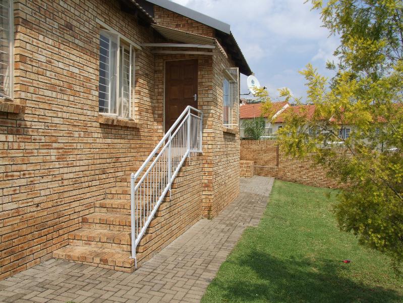 Townhouse to rent in Cashan - 1RU1384587