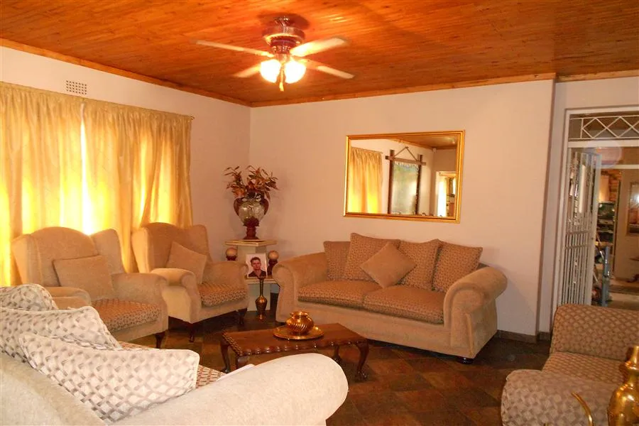 Single-storey house for sale in Witbank (eMalahleni) - 1WA1136745