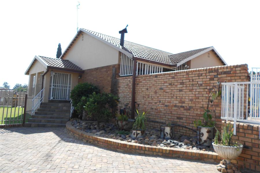 Single-storey house for sale in Witbank (eMalahleni) - 1WA1136745