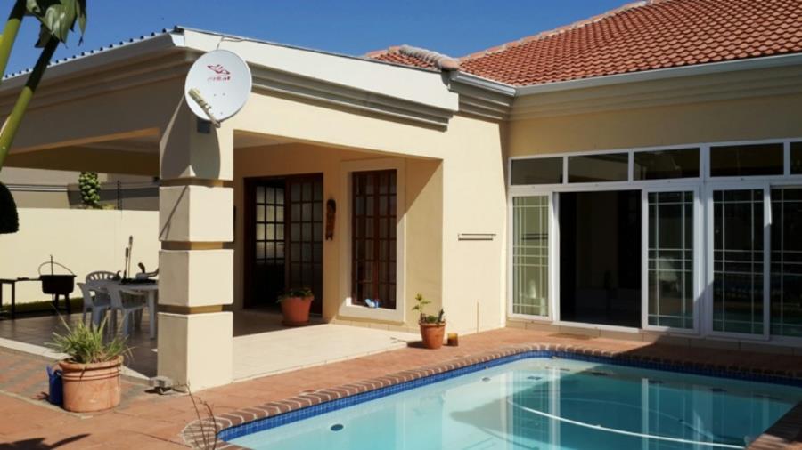 Single-storey house let in Phakalane, Botswana - 3BO1677190