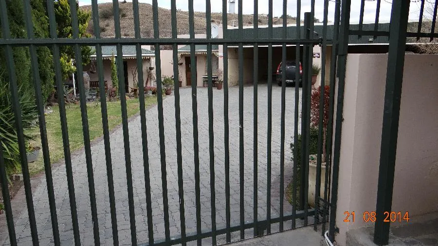 Guesthouse for sale in Beaufort West - 1KK1207070 Guesthouse for sale in Beaufort West - 1KK1207070