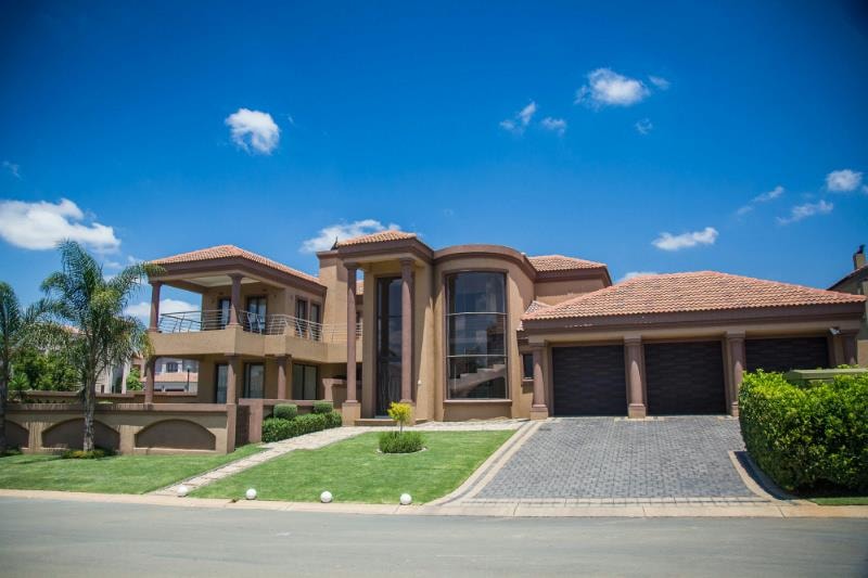 Golf estate house to rent in Blue Valley Golf Estate - CNL1733738 Golf estate house to rent in Blue Valley Golf Estate - CNL1733738