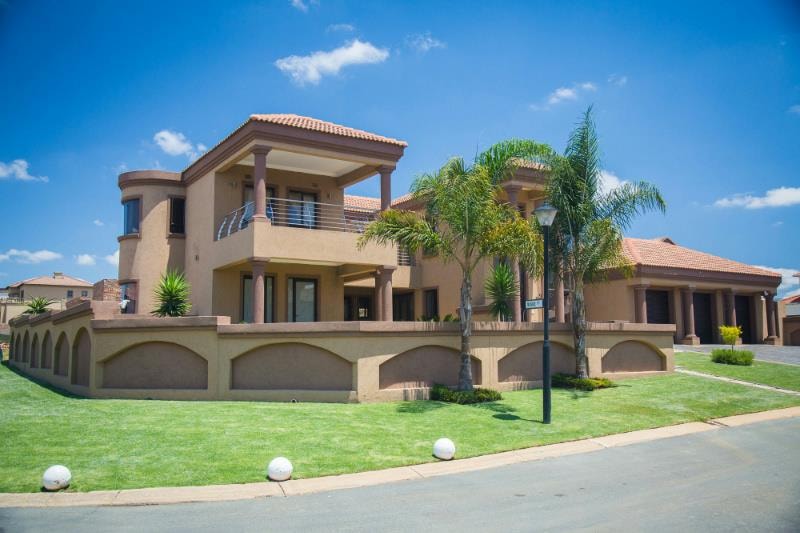 Golf estate house to rent in Blue Valley Golf Estate - CNL1733738 Golf estate house to rent in Blue Valley Golf Estate - CNL1733738