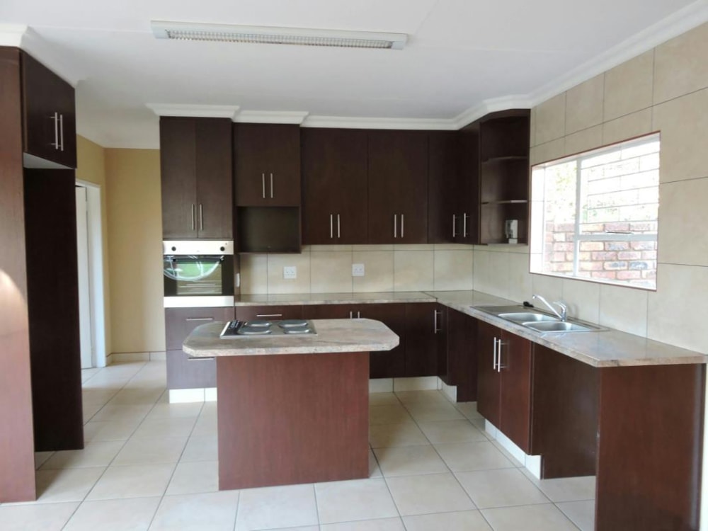 Townhouse for sale in Koster - 1RU1200129 Townhouse for sale in Koster - 1RU1200129