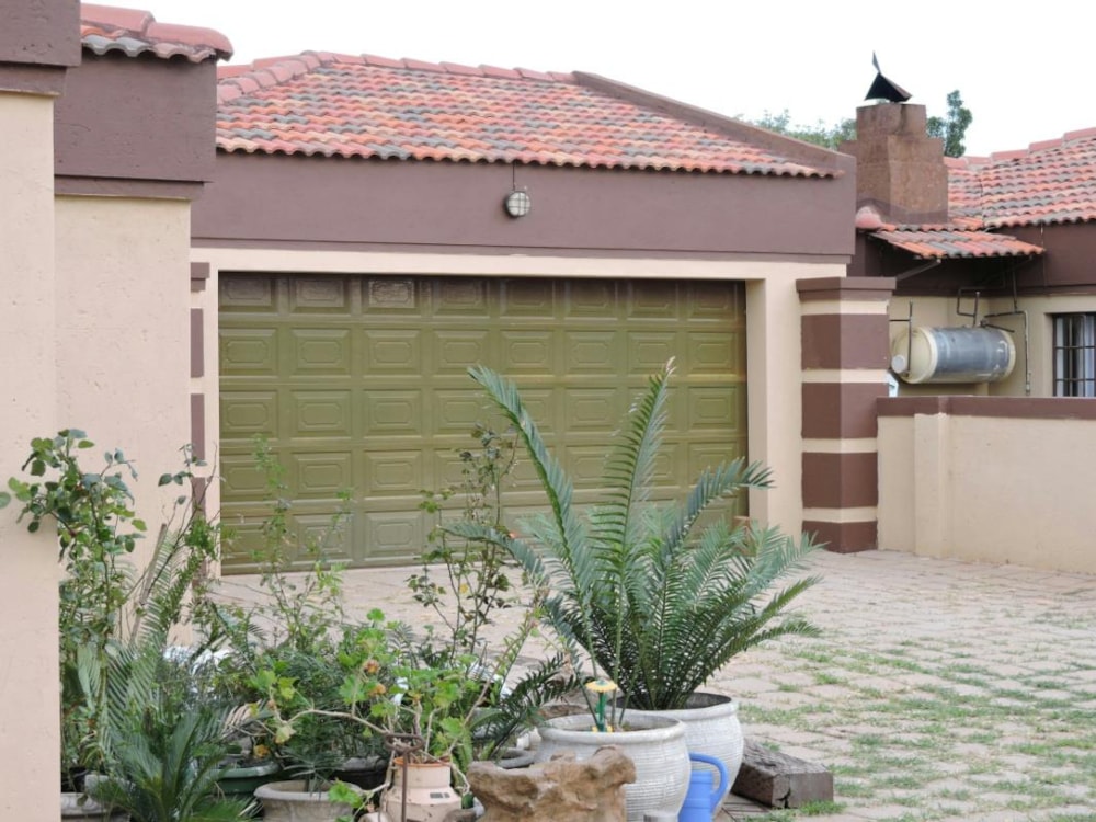 Townhouse for sale in Koster - 1RU1207581 Townhouse for sale in Koster - 1RU1207581