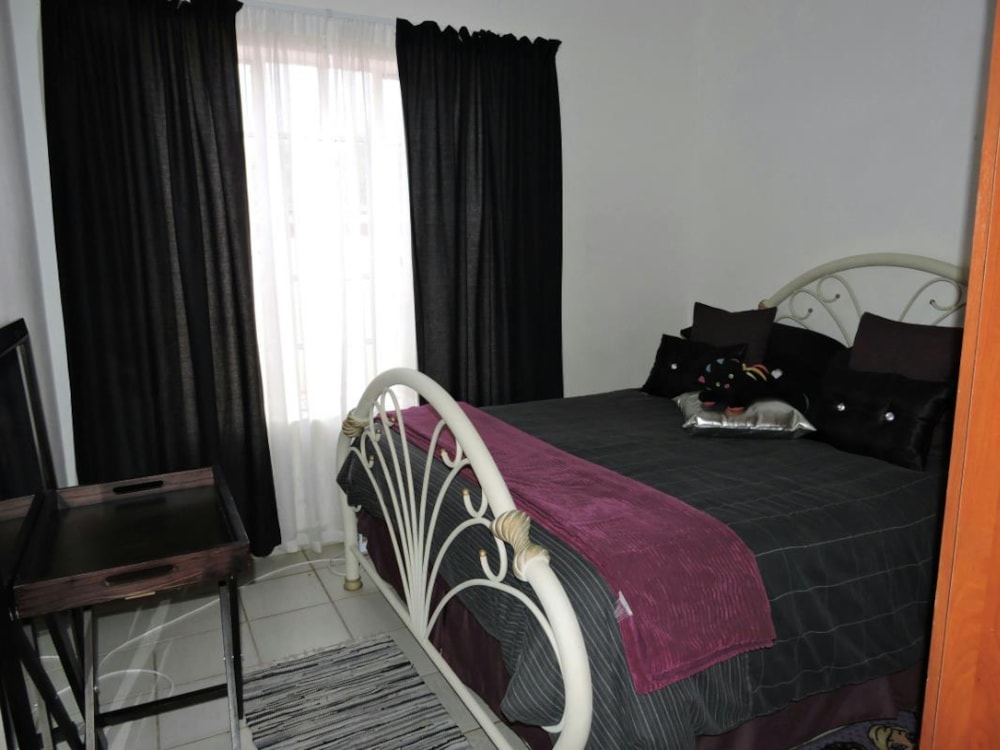 Townhouse for sale in Koster - 1RU1207602 Townhouse for sale in Koster - 1RU1207602