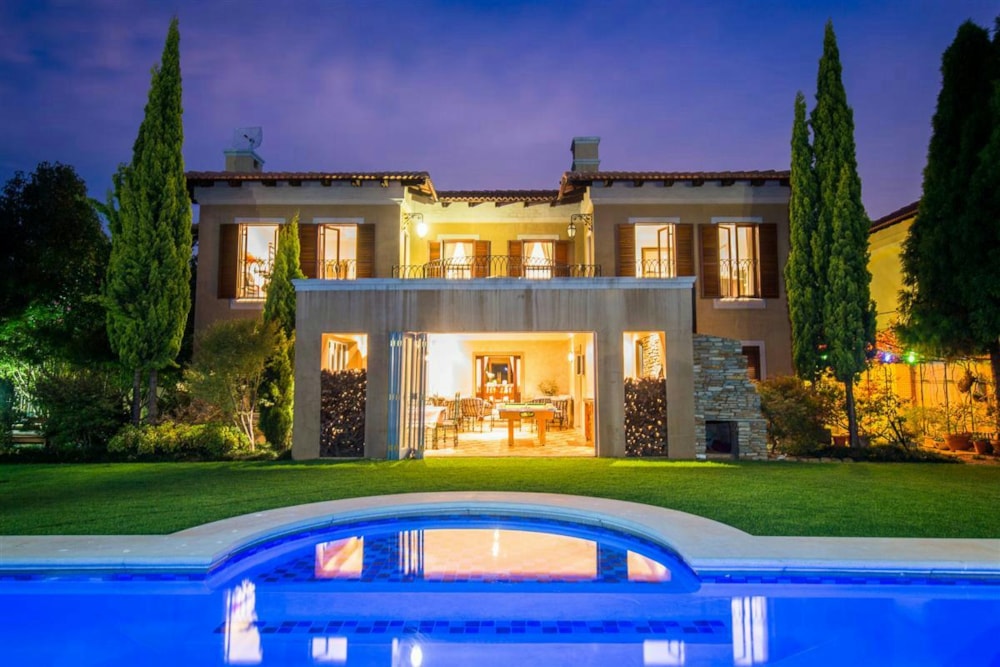 Double-storey house for sale in Waterkloof Ridge - PT1457276 Double-storey house for sale in Waterkloof Ridge - PT1457276