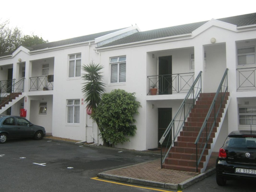 Apartment let in Kenilworth, Cape Town - RBL1685735 Apartment let in Kenilworth, Cape Town - RBL1685735