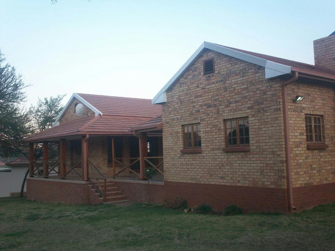 House for sale in Buffelspoort - 1RU1228304