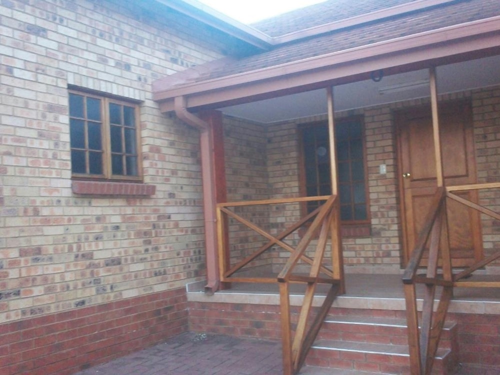 House for sale in Buffelspoort - 1RU1228304