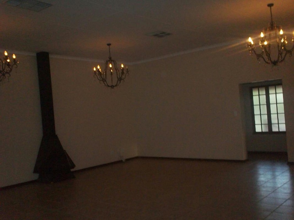 House for sale in Buffelspoort - 1RU1228304