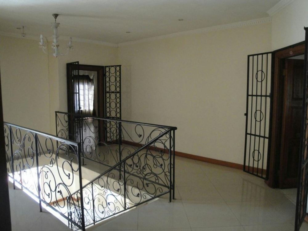 Double-storey house for sale in Block 8, Botswana - 3BO1598924 Double-storey house for sale in Block 8, Botswana - 3BO1598924