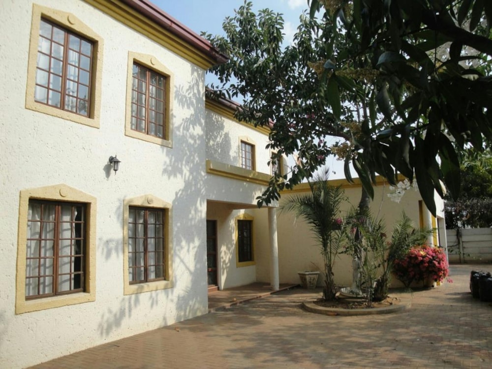 Double-storey house for sale in Block 8, Botswana - 3BO1598924 Double-storey house for sale in Block 8, Botswana - 3BO1598924