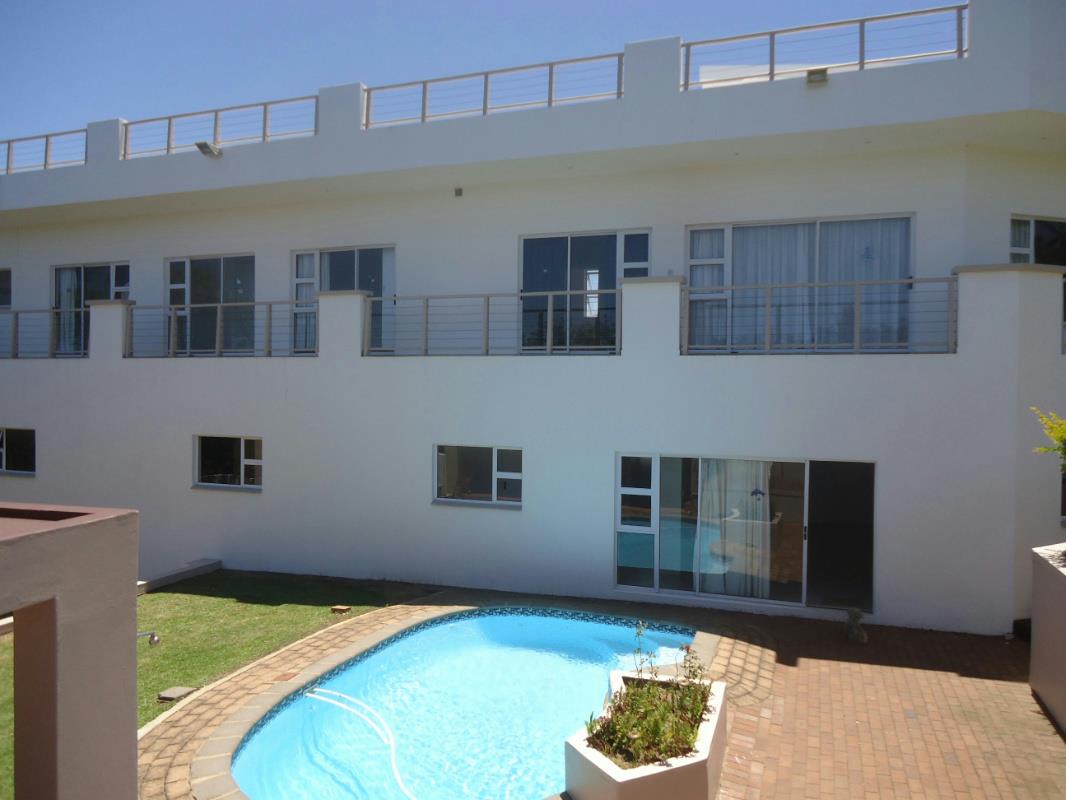 Double-storey house for sale in Glenmore Beach - 1PD1247806