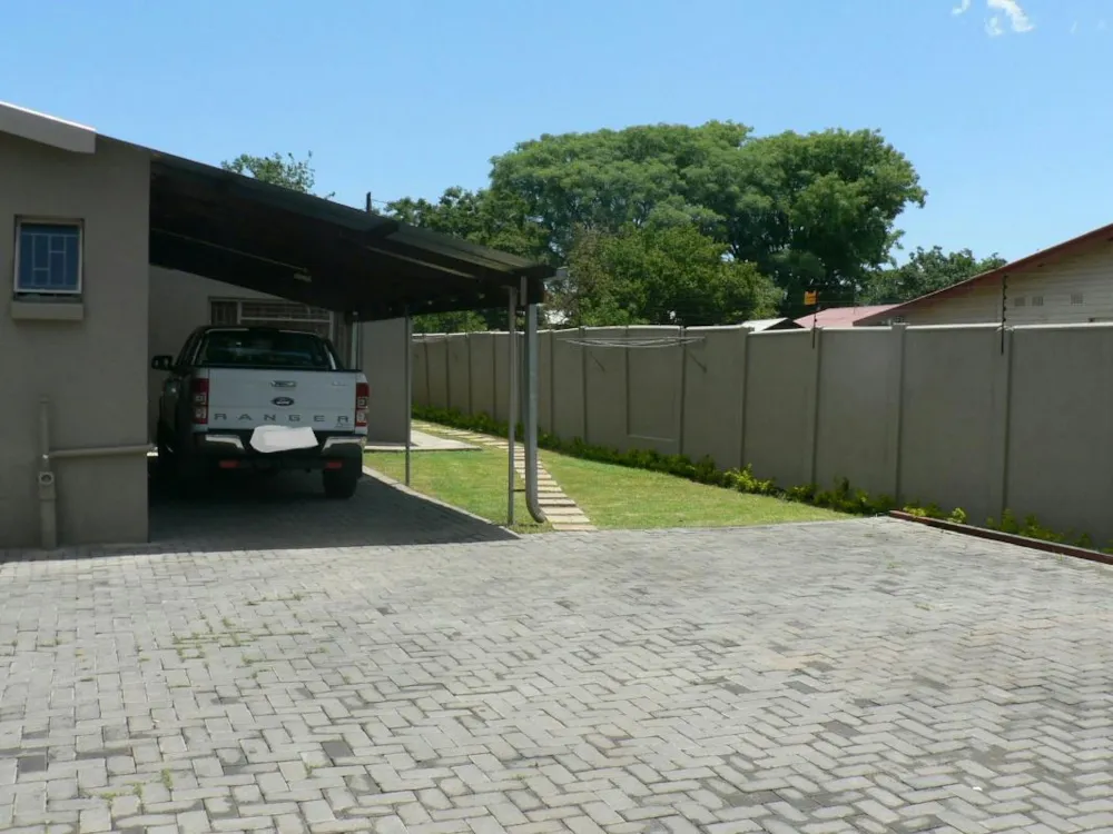 Bachelor apartment to rent in Oos Einde, Rustenburg - 1RU1367645