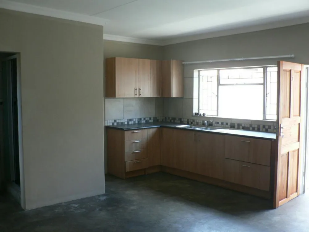 Bachelor apartment to rent in Oos Einde, Rustenburg - 1RU1367645