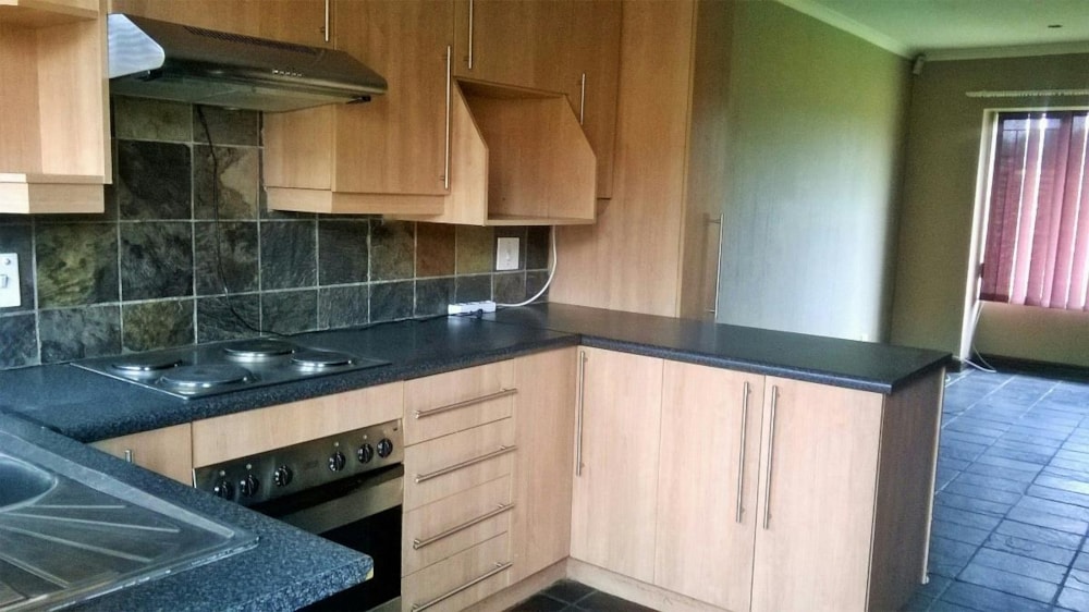 Townhouse let in Dalpark Ext 1 - 1BJ1694295