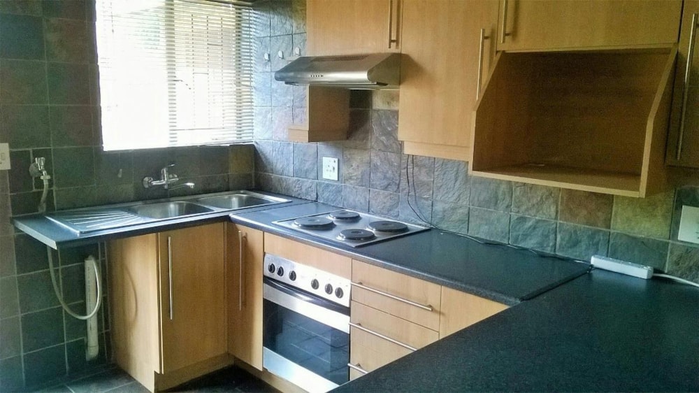 Townhouse let in Dalpark Ext 1 - 1BJ1694295