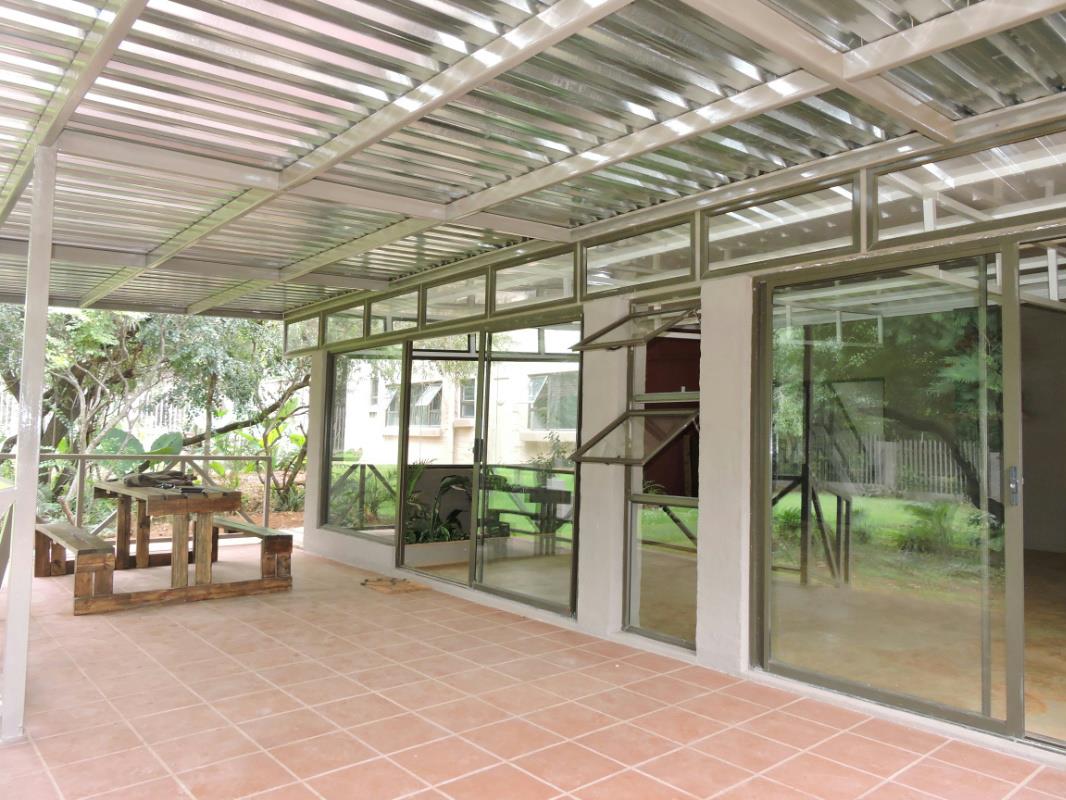 House for sale in Buffelspoort - 1RU1261878