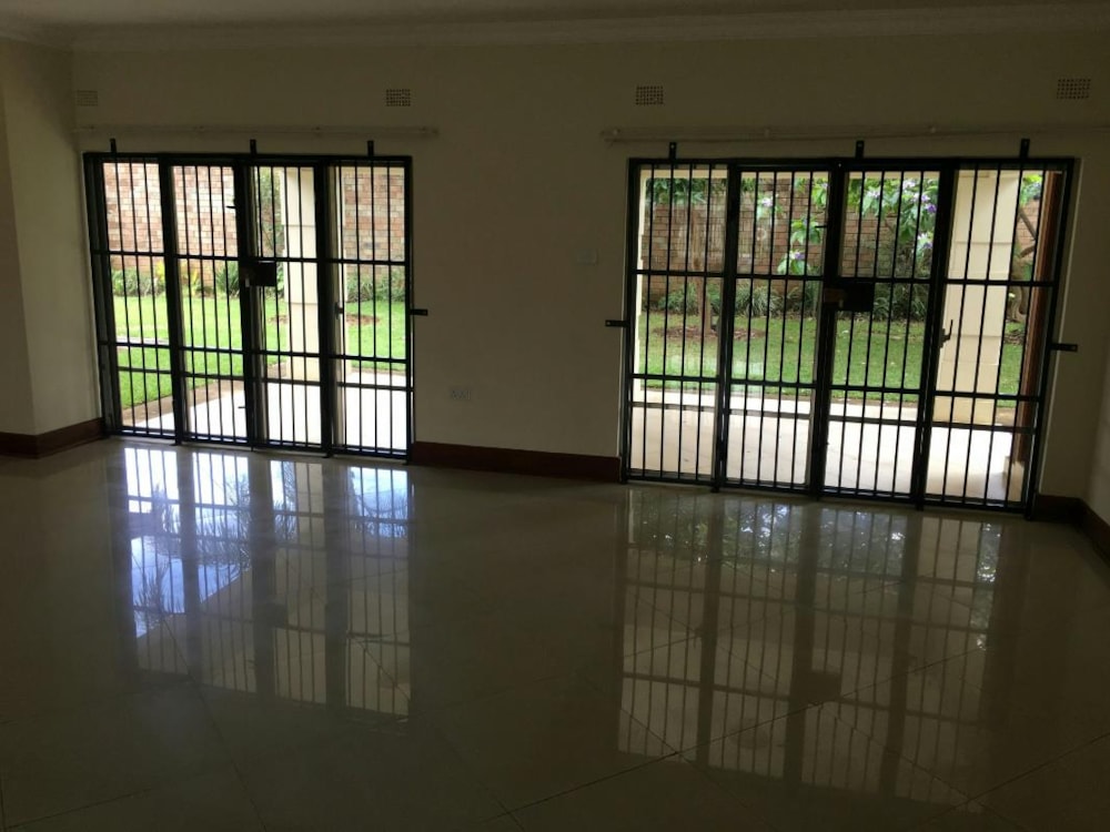 Security complex home to rent in Sunningdale, Zambia - 3ZA1576953 Security complex home to rent in Sunningdale, Zambia - 3ZA1576953
