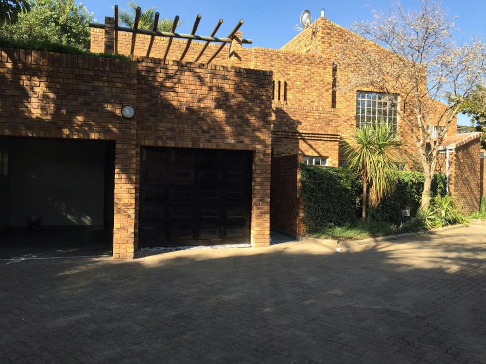 House for sale in Brooklyn, Pretoria East - PT1275994 House for sale in Brooklyn, Pretoria East - PT1275994