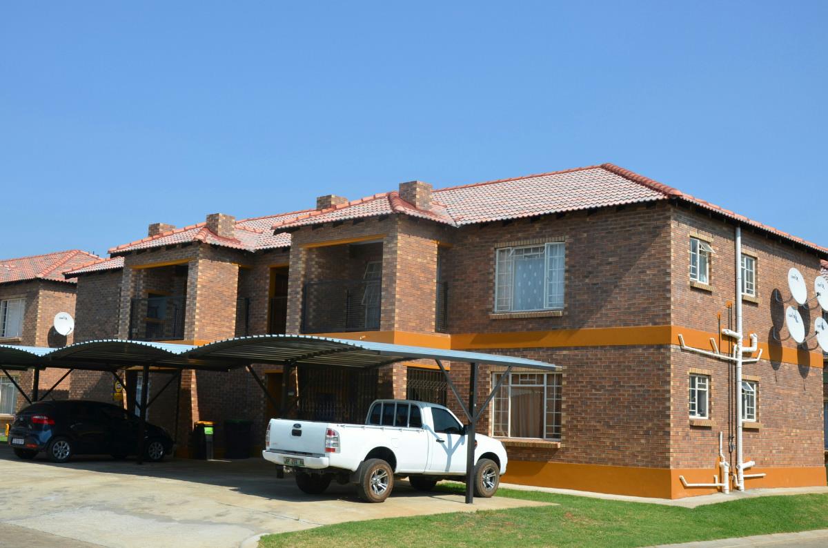 Apartment to rent in Waterval East - 1RU1279552
