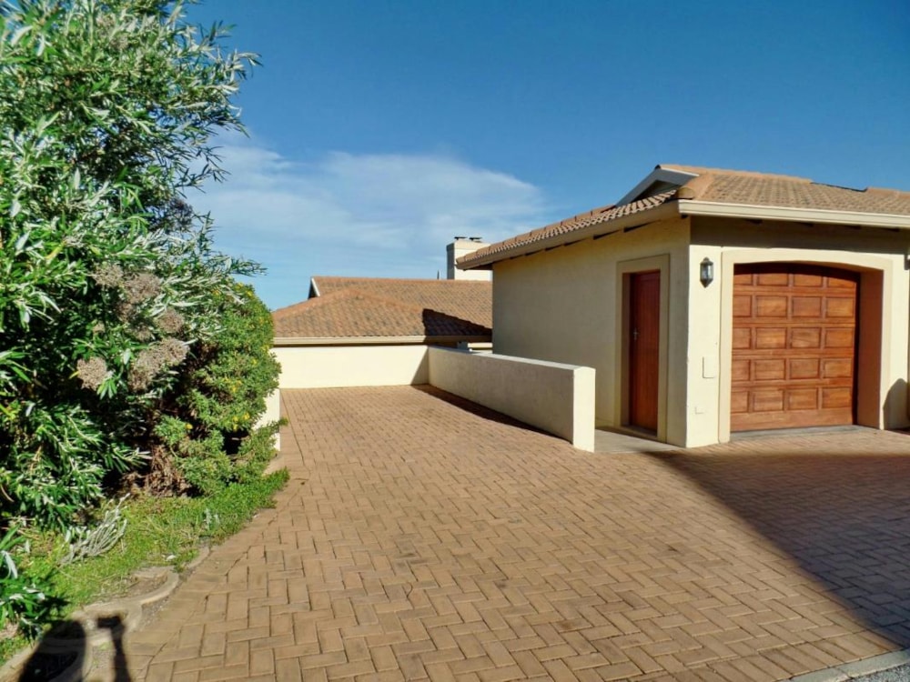 House to rent in Pinnacle Point Golf Estate - 1MB1733481