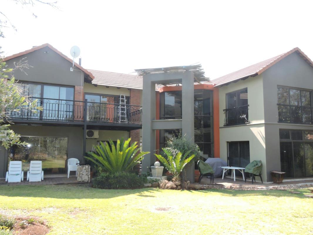 Security estate home for sale in Buffelspoort - 1RU1280102