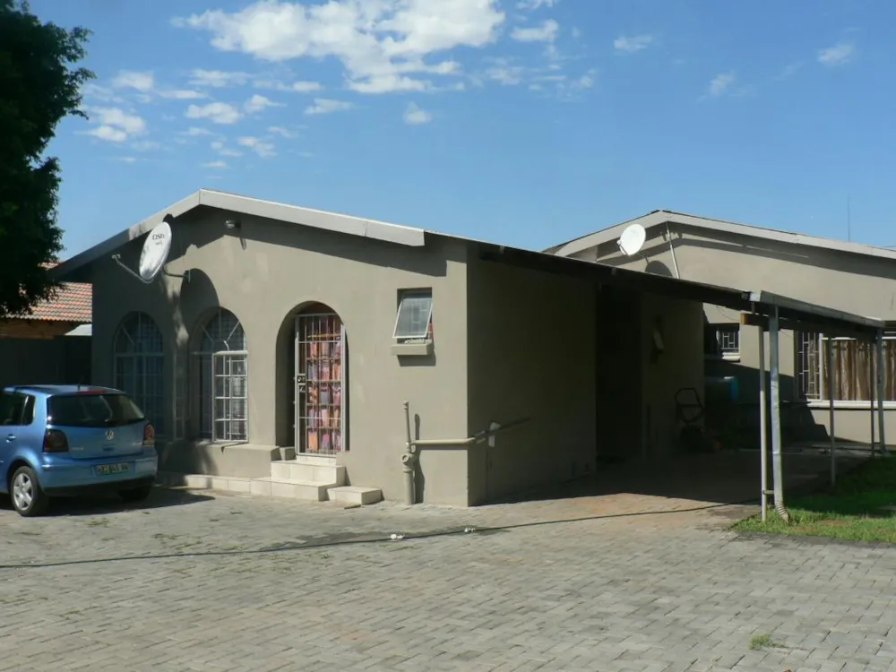 Bachelor apartment to rent in Oos Einde, Rustenburg - 1RU1367645