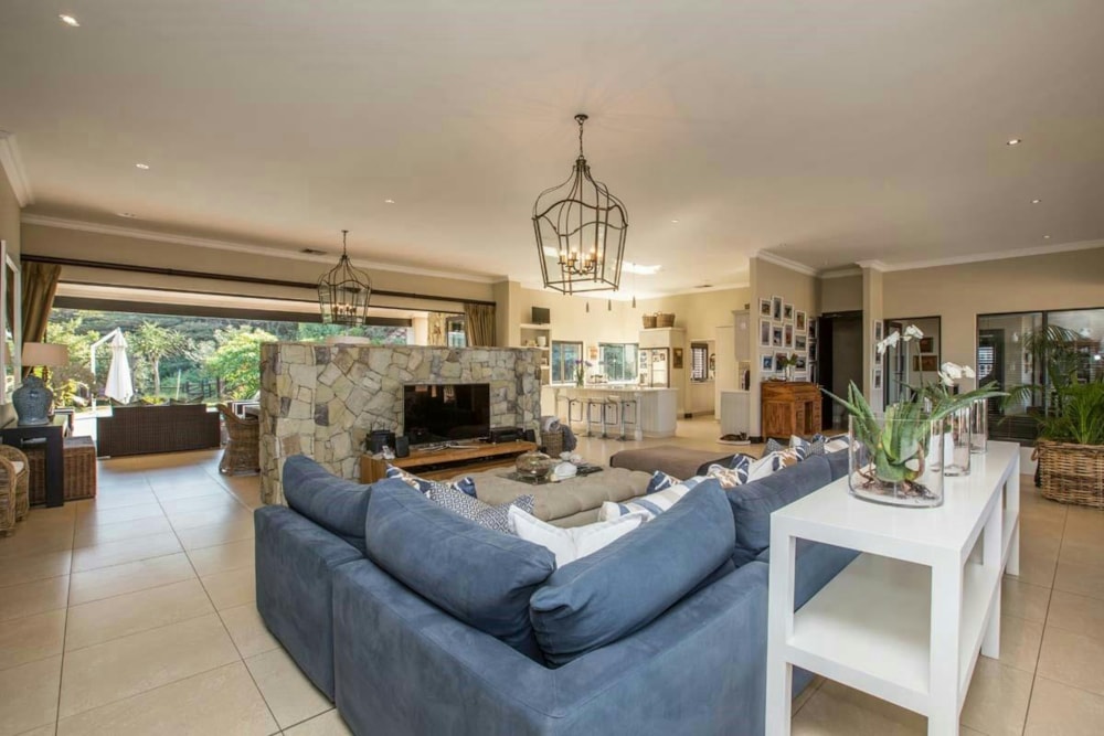 Security estate home for sale in La Lucia - 1ND1515861