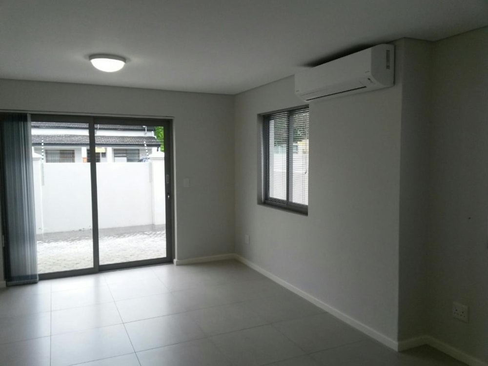 Townhouse let in Paarl - TKL1700107 Townhouse let in Paarl - TKL1700107