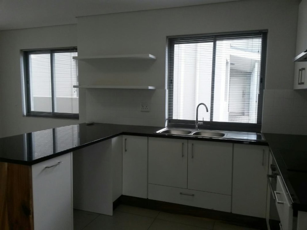 Townhouse let in Paarl - TKL1700107 Townhouse let in Paarl - TKL1700107