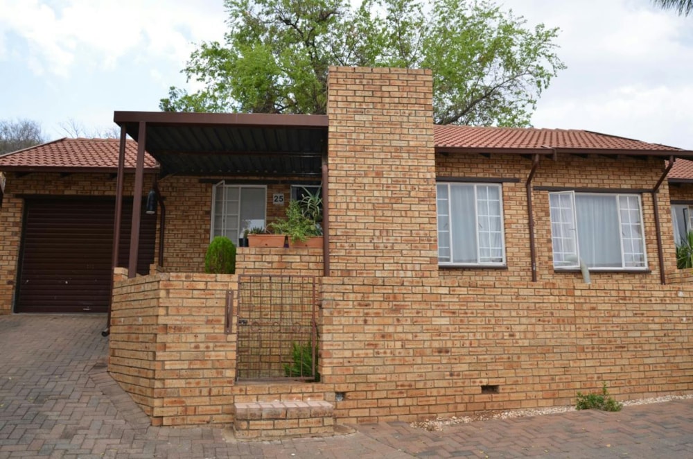 Security complex home for sale in Safari Gardens - 1RU1290573 Security complex home for sale in Safari Gardens - 1RU1290573