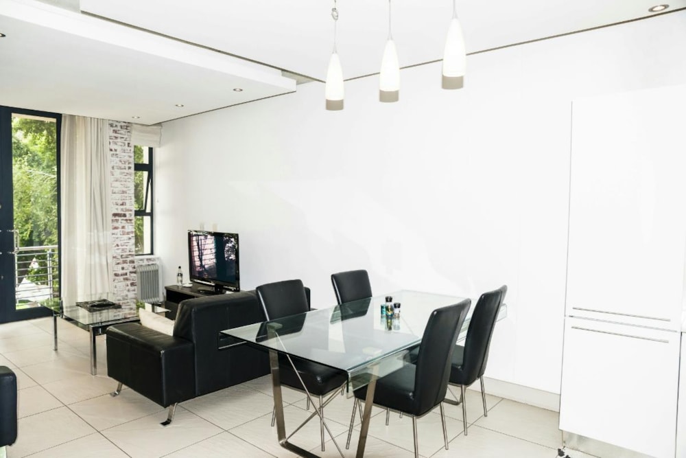 Apartment for sale in Melrose Arch - HP1638183