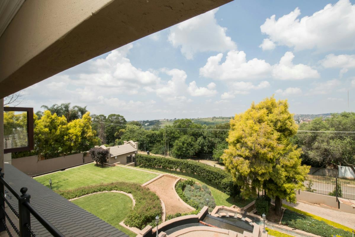 House for sale in Waterkloof Ridge - View 3