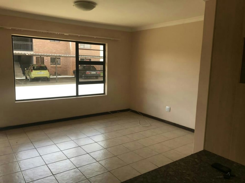 Security complex home to rent in Langenhovenpark - 1BX1750866 Security complex home to rent in Langenhovenpark - 1BX1750866