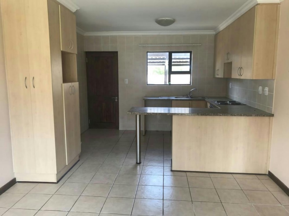 Security complex home to rent in Langenhovenpark - 1BX1750866 Security complex home to rent in Langenhovenpark - 1BX1750866