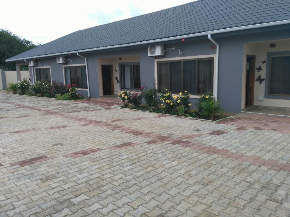 Security complex home to rent in Ibex Hill, Zambia - 3ZA1310921 Security complex home to rent in Ibex Hill, Zambia - 3ZA1310921