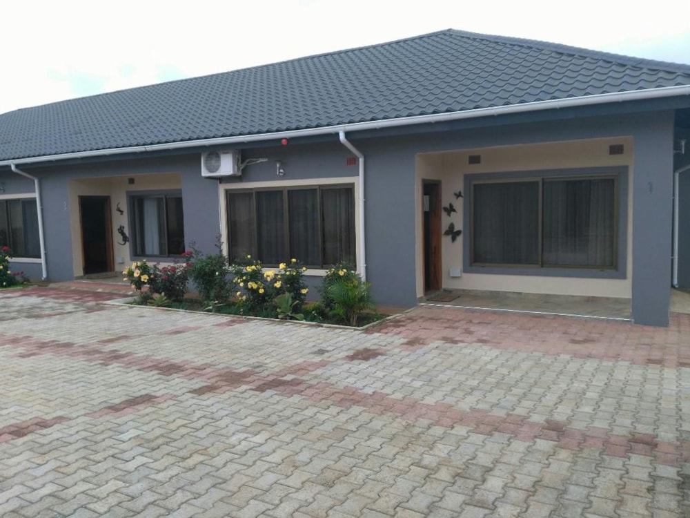 Security complex home to rent in Ibex Hill, Zambia - 3ZA1310921 Security complex home to rent in Ibex Hill, Zambia - 3ZA1310921