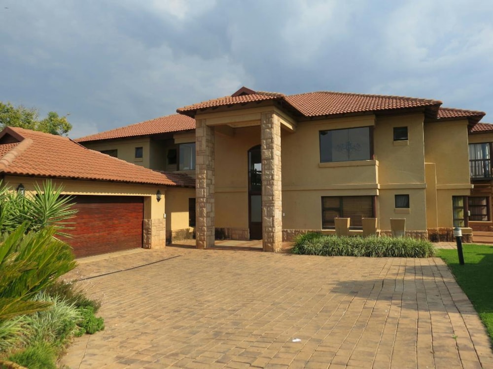 Security estate home sold in Birdwood - 1HR1579200 Security estate home sold in Birdwood - 1HR1579200