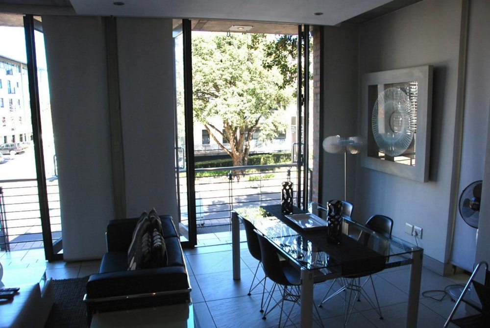 Apartment to rent in Melrose Arch - HP1749554
