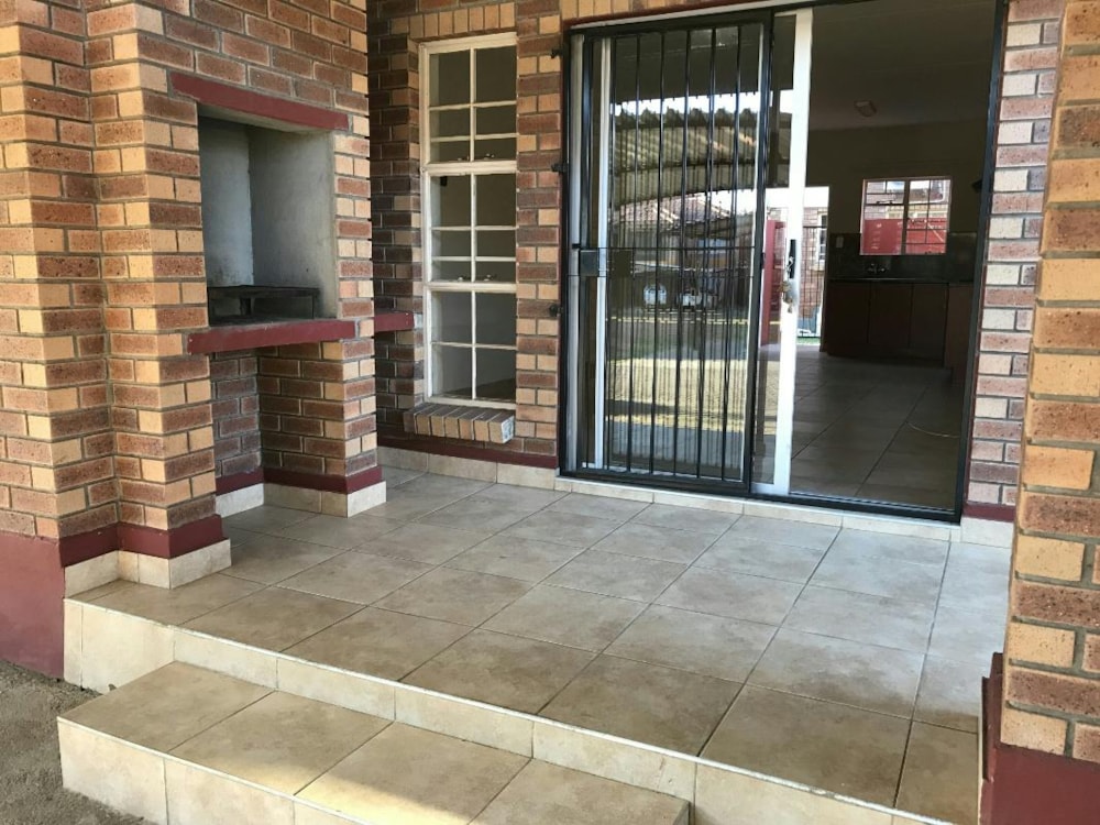 Apartment to rent in Waterval East - 1RU1279552 Apartment to rent in Waterval East - 1RU1279552